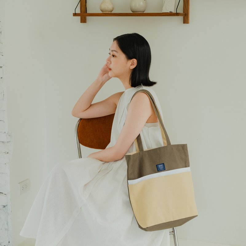 Shoulder Tote Bag_Dark Green White Beige - กระเป๋าแมสเซนเจอร์ - ผ้าฝ้าย/ผ้าลินิน สีเงิน