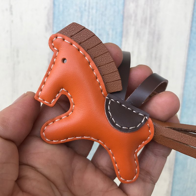 Healing little things orange cute pony hand-stitched leather charm small size - พวงกุญแจ - หนังแท้ สีส้ม