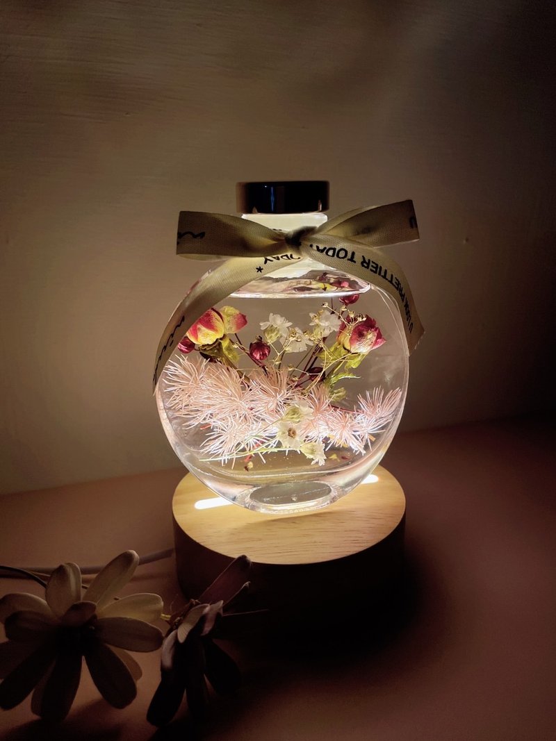聖誕節禮物/交換禮物/浮游花夜燈/呢喃玫瑰花語/永生花 - 花藝/盆栽/植栽 - 其他材質 