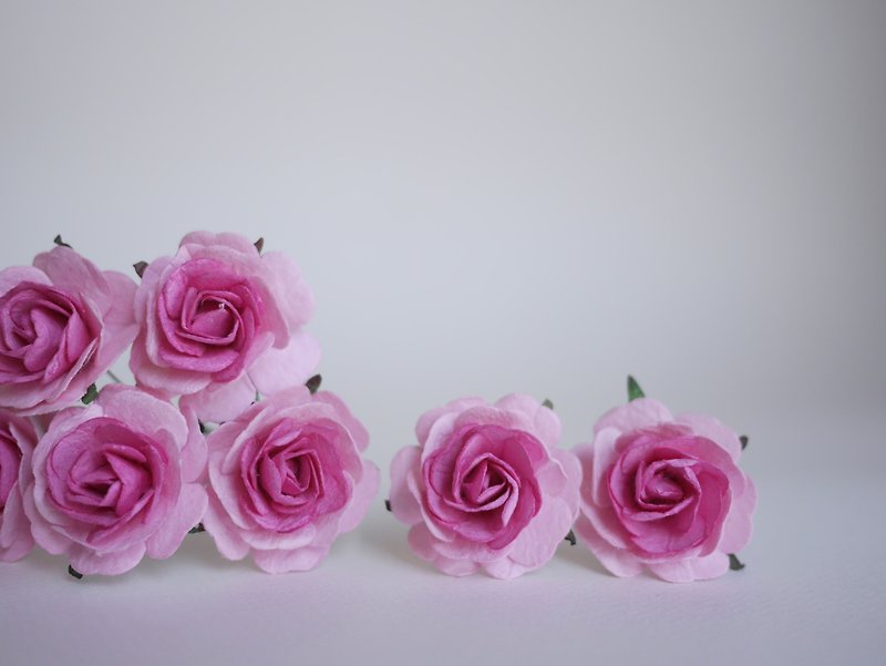 ดอกไม้กระดาษ ดอกไม้กระดาษสา 25 ดอก ดอกกุหลาบ 2โทน สีขาวชมพู สีบานเย็น กลีบตรง - อื่นๆ - กระดาษ สึชมพู