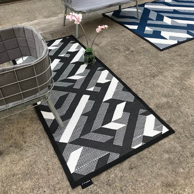 PDM | AVALON woven floor mat (city black) three sizes - พรมปูพื้น - วัสดุกันนำ้ สีดำ