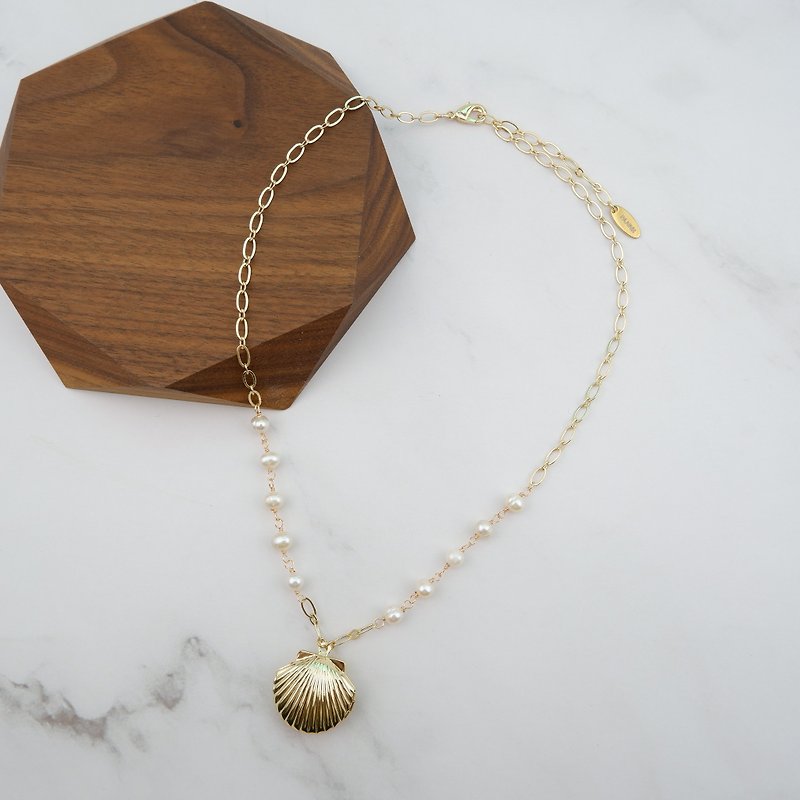 Freshwater Pearl and Shell Pendant Short Necklace - Necklaces - Precious Metals Gold