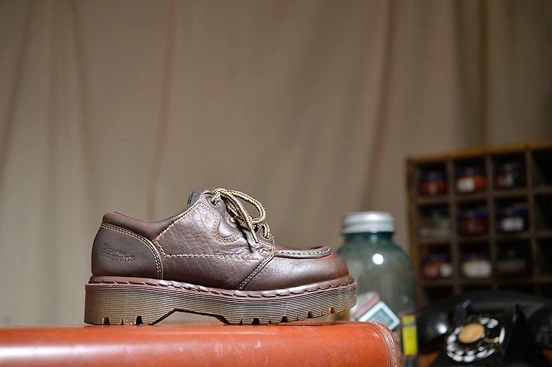 Vintage British heavy-bottomed brown Dr. Martens work shoes - รองเท้าลำลองผู้หญิง - หนังแท้ สีนำ้ตาล