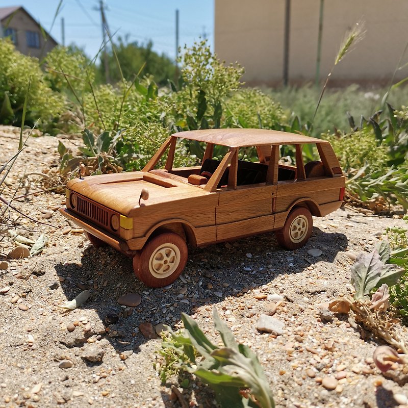 Custom made toy car model Range-Rover Classic - Items for Display - Wood 