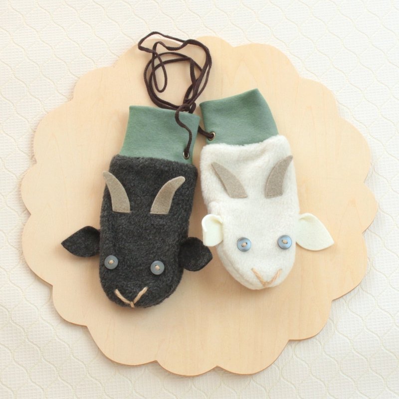 [For children] White goat and black goat mittens, green gloves - เครื่องประดับ - เส้นใยสังเคราะห์ สึชมพู