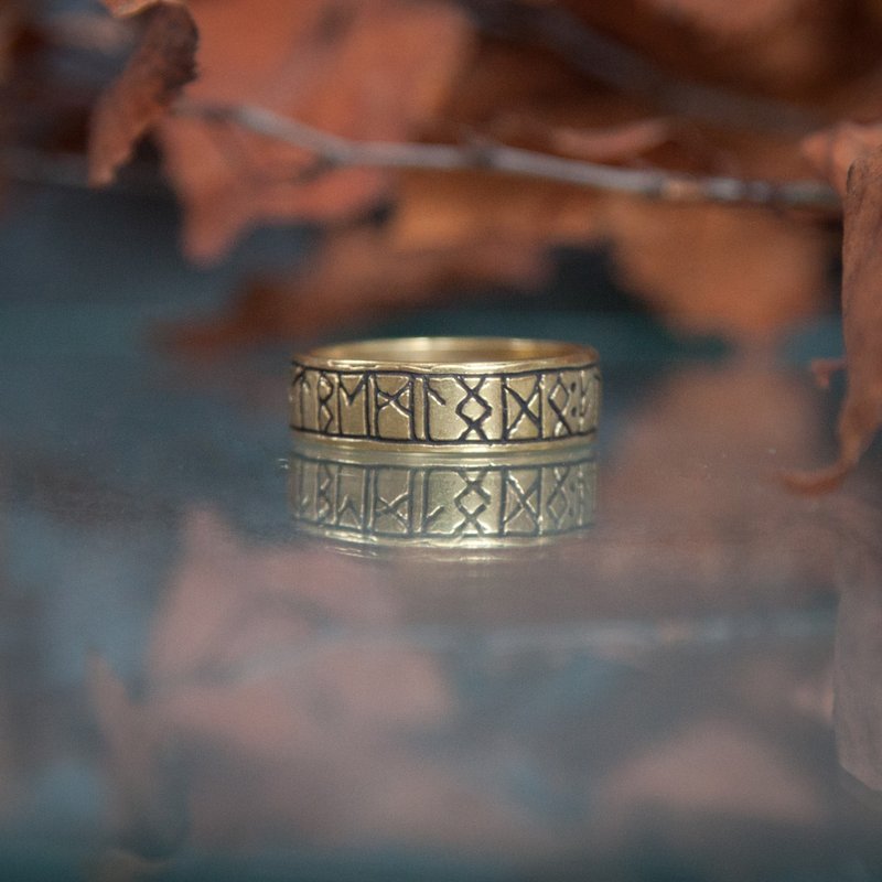 rune ring. Futhark scandinavian runic jewelry. Norse ring. Handcrafted art - 戒指 - 其他金屬 橘色