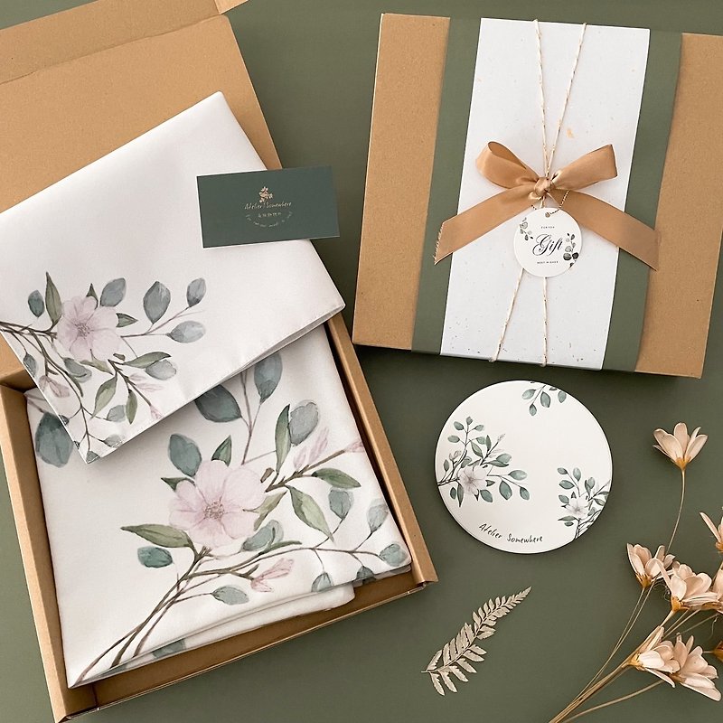 [Flowers and Plants Daily Gift Box] Table mats, coasters, pillow cases (Mother’s Day gift) - ผ้ารองโต๊ะ/ของตกแต่ง - เส้นใยสังเคราะห์ หลากหลายสี