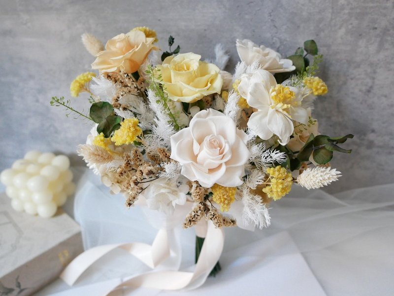 自然型手綁不凋捧花【日光煦煦】永生捧花/拍婚紗/婚禮/結婚登記 - 乾燥花/永生花 - 植物．花 黃色