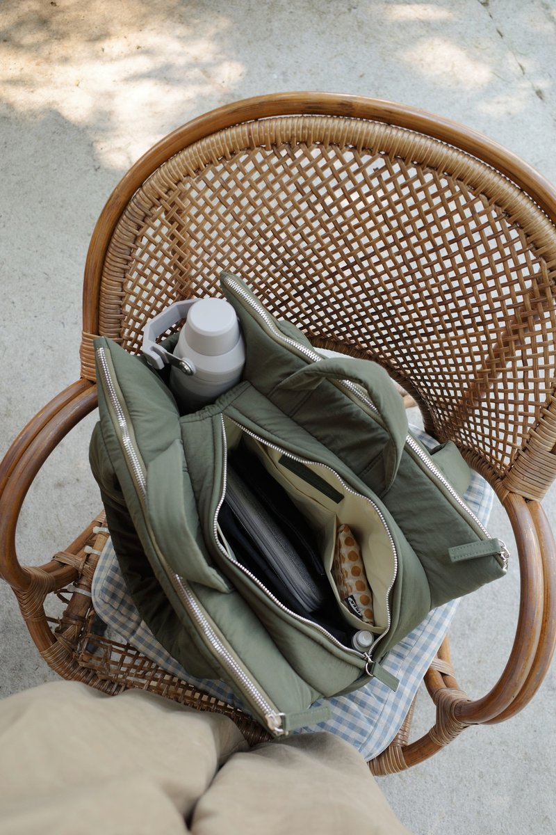 Army green - Big dog fluffy shoulder tote bag WHITEOAKFACTORY 蓬鬆包 手提 - 公事包 - 尼龍 綠色
