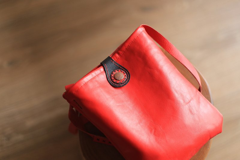 Hand-stitched red laether bag - กระเป๋าแมสเซนเจอร์ - หนังแท้ สีแดง