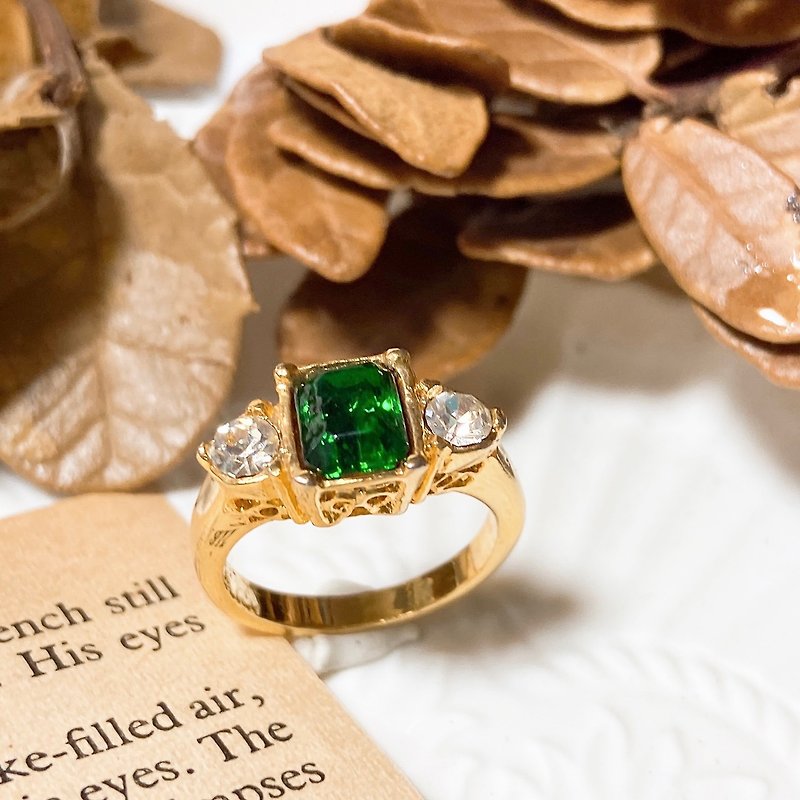 [Western Antique Jewelry] Thick and classic carved table with noble sense of gold and green contrast fashion ring - General Rings - Precious Metals Green
