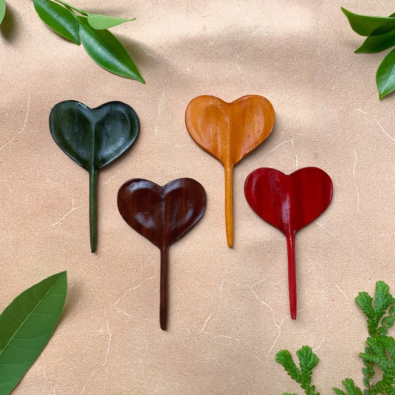 Hearty hook magnet(unique , leather, handmade , souvenir genuine ) - ตะขอที่แขวน - หนังแท้ 