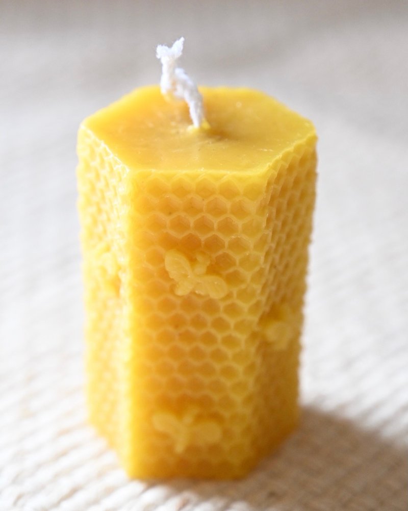 Beeswax candle-hexagonal honeycomb - เทียน/เชิงเทียน - ขี้ผึ้ง สีเหลือง