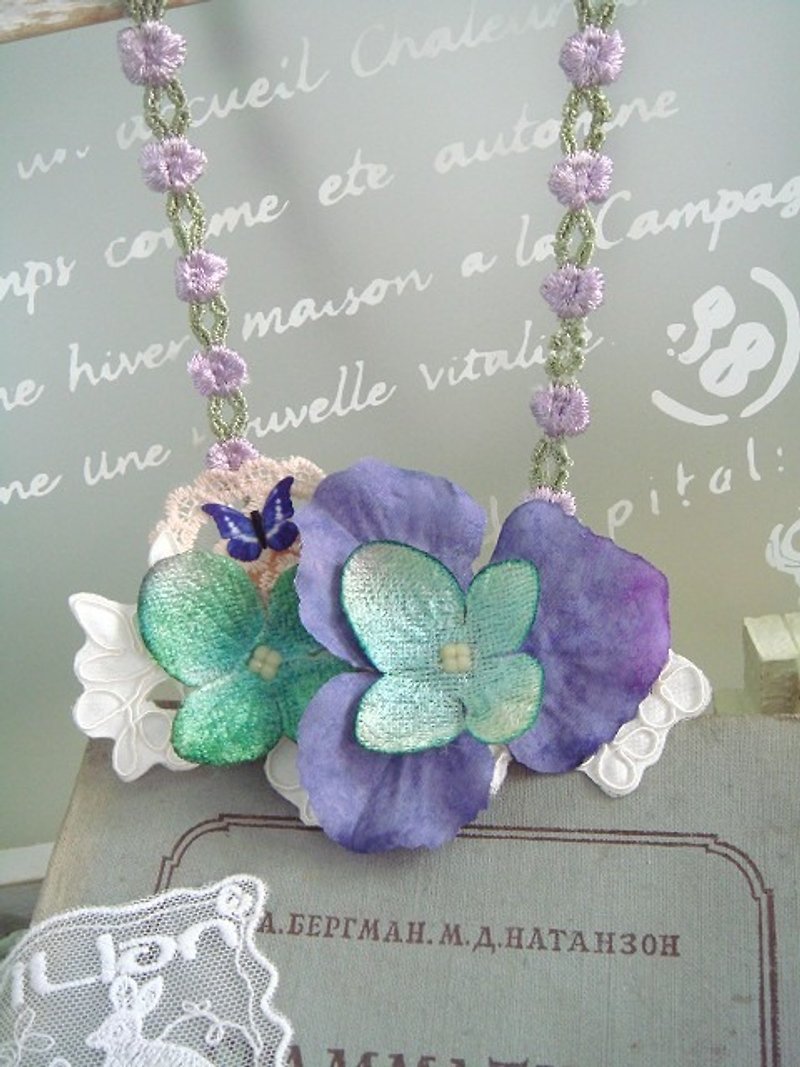 Garohands painting style pearl velvet purple hydrangea flower petals rattan handle long chain temperament elegant gift A498 Department of Forestry - Necklaces - Other Materials 