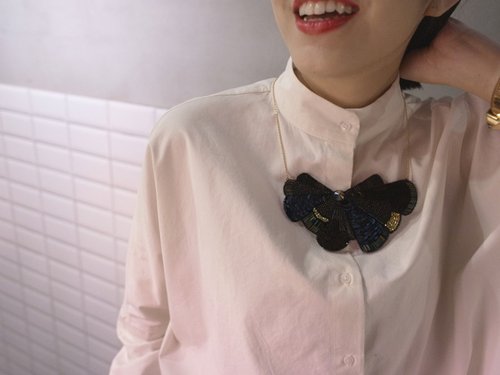 Bow Tie Embroidery Necklace / Blue Black