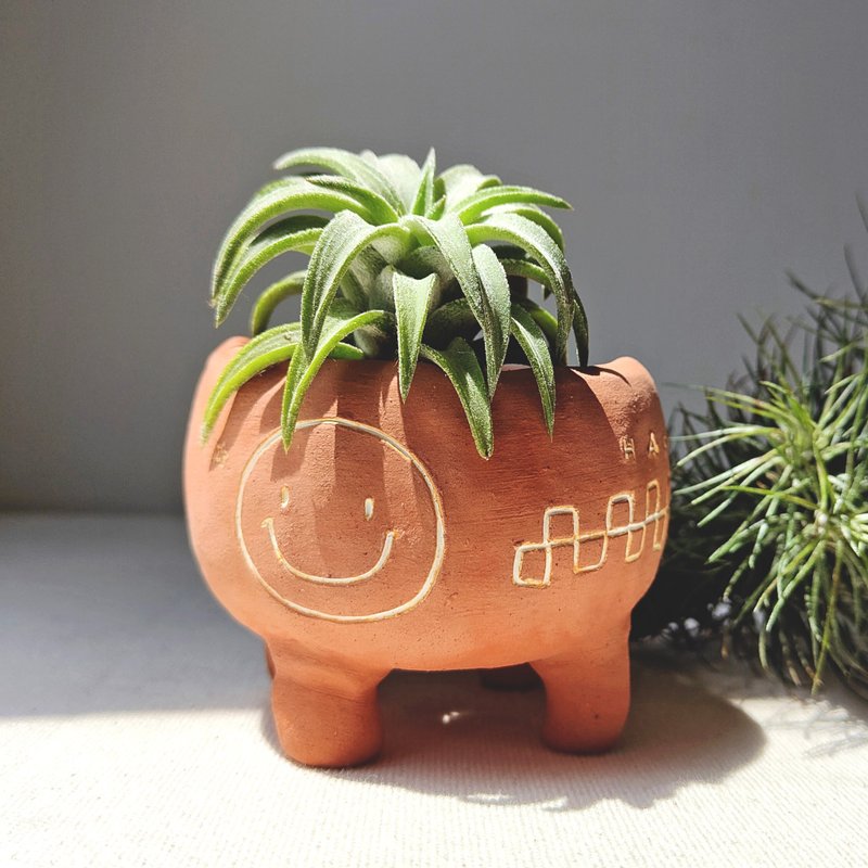 Happy Smiley, Handmade terracotta pot. - 花瓶/花器 - 陶 