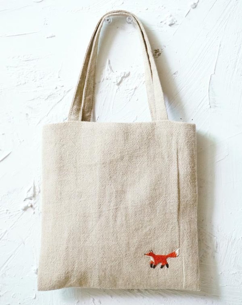 The little prince and the fox hand-embroidered bag - กระเป๋าถือ - ผ้าฝ้าย/ผ้าลินิน ขาว