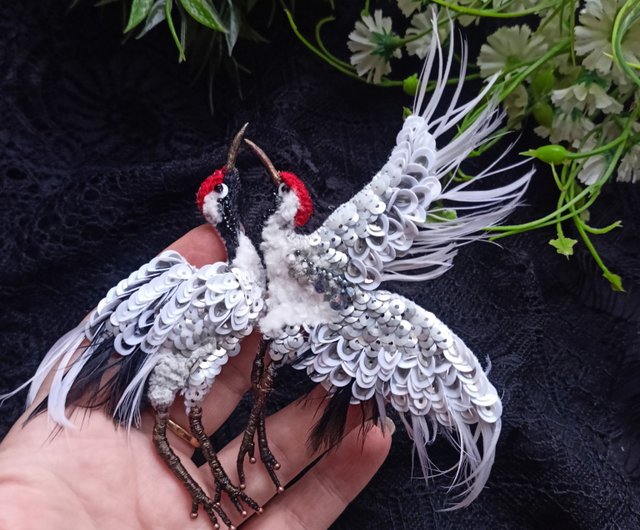 アート　ブローチ　鳥　時計　布　ビーズ　刺繍　芸術 アート ブローチ 鳥 時計 布 ビーズ 刺繍 ブローチ
