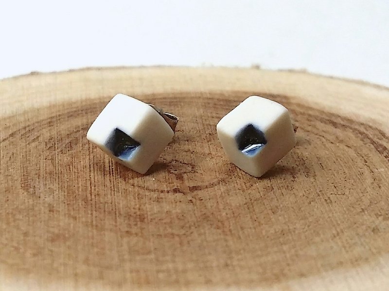 [Co. Negative space] blue white porcelain earrings 925 Silver needles - Earrings & Clip-ons - Porcelain Blue