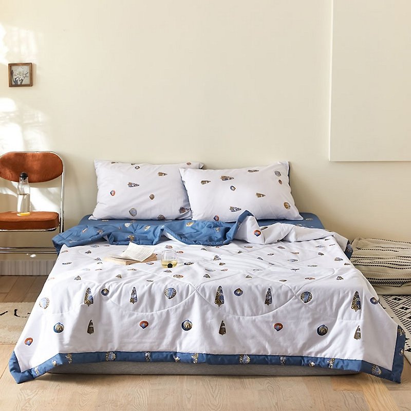 【夏季禮物】精梳棉涼被 (海邊撿貝殼) 贈枕頭套一對 - 寢具/床單/被套 - 棉．麻 藍色