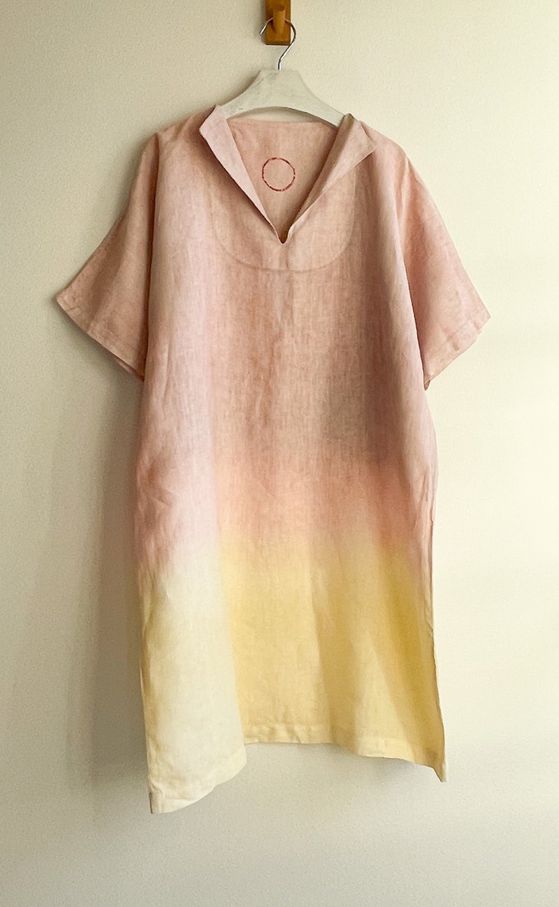 日本製．輕柔泥染．夕燒色．法國亞麻洋裝．日式家徽刺繡．結緣．圓環 - 洋裝/連身裙 - 棉．麻 黃色