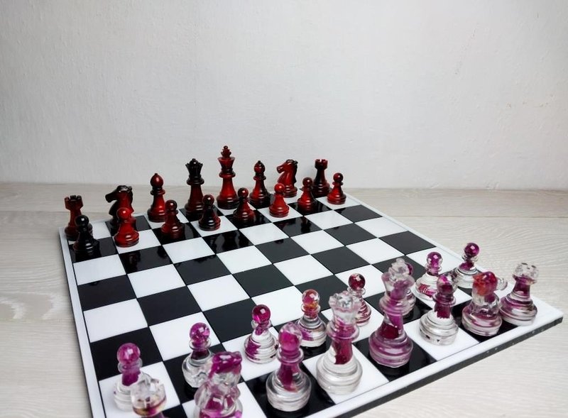 Custom resin chess sets with board | Size of King 2.75 inch (7 cm) | Epoxy resin - บอร์ดเกม - เรซิน สีม่วง