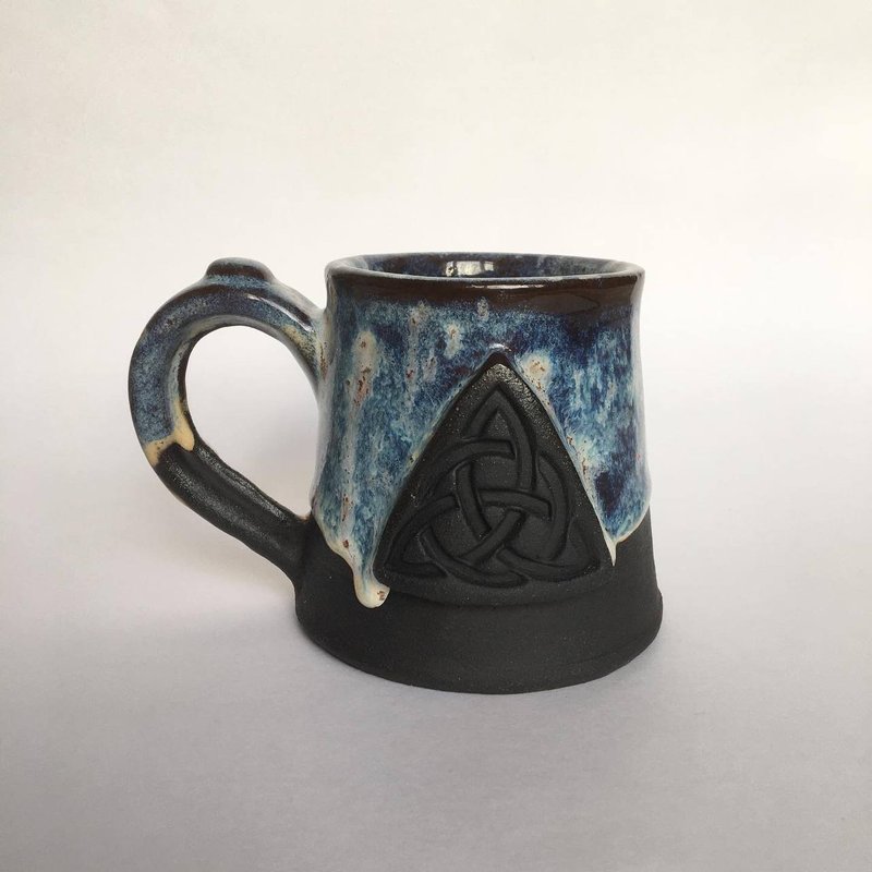 Trinity knot Triquetra in circle blue and black galaxy glazed stoneware mug - แก้วมัค/แก้วกาแฟ - ดินเผา สีดำ