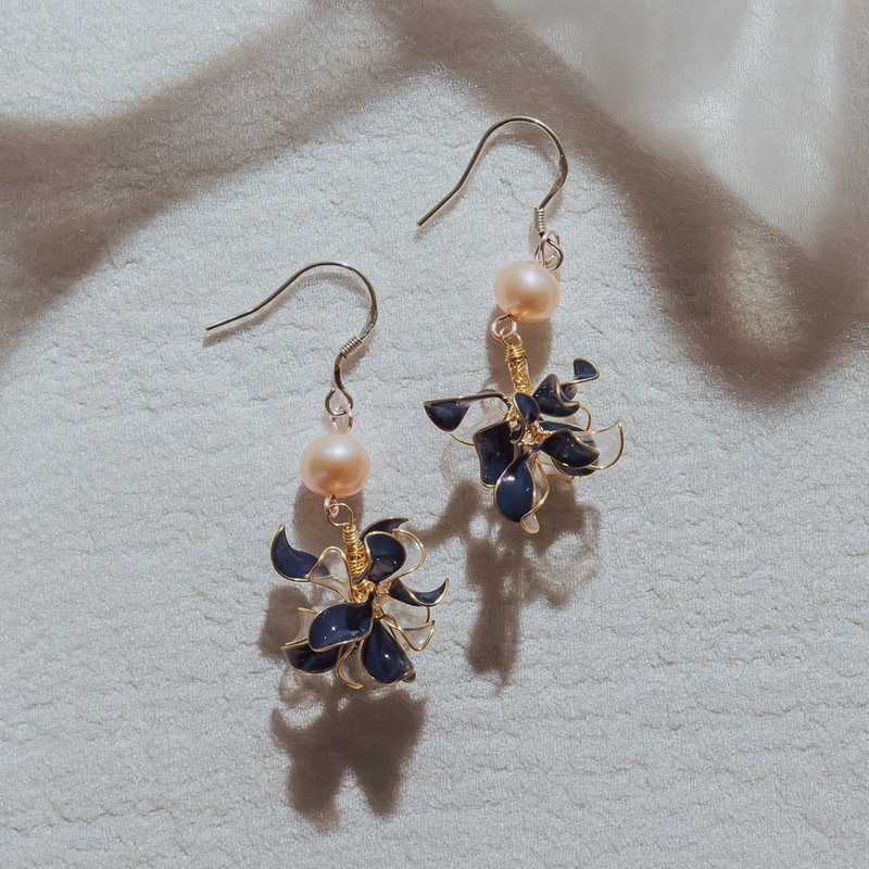 [Bouquet-Mystic Blue] Dangle Earrings | Crystal Flower Jewelry - ต่างหู - เรซิน สีน้ำเงิน