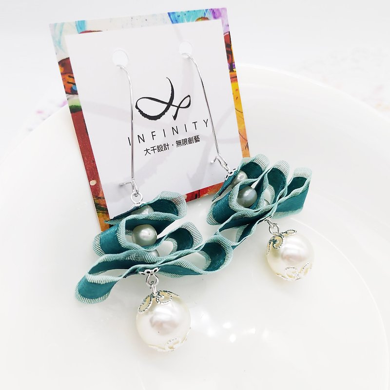 Daqian Design Silk Green Skirt Ribbon Christmas Tree Pearl Earrings Gift Lovers - ต่างหู - ผ้าฝ้าย/ผ้าลินิน สีเขียว