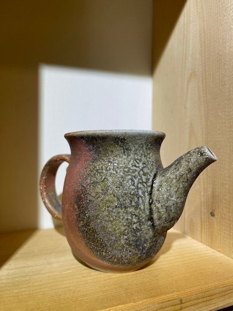 Firewood Hand-made Japanese Pottery Chongluo Grey Tea Sea / Liu Menghan - Teapots & Teacups - Pottery Gold