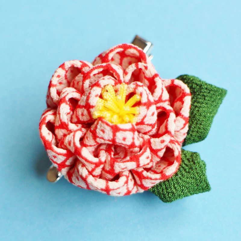 Camellia hair ornament with leaf polka dots - เครื่องประดับผม - ผ้าไหม สีแดง