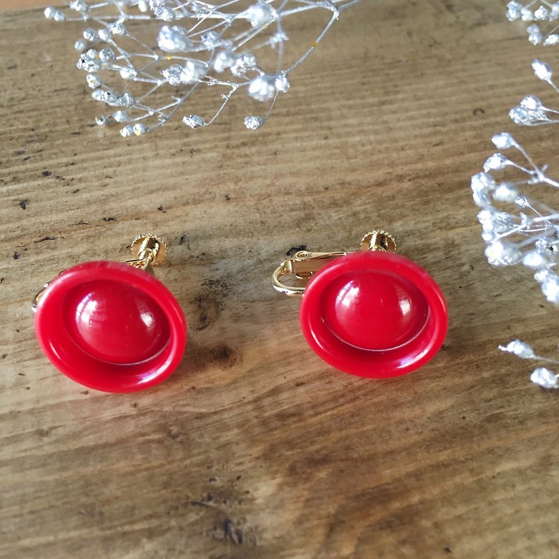Antique button earrings (Red) - 耳環/耳夾 - 塑膠 紅色
