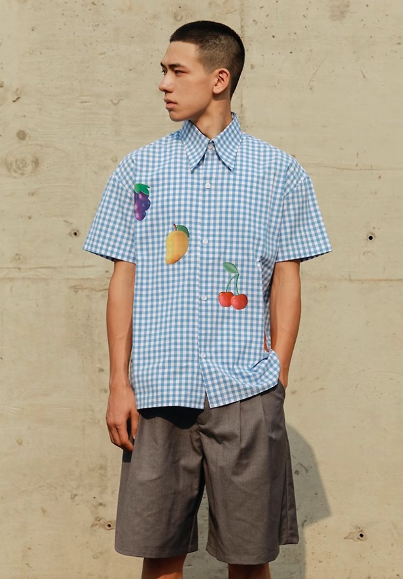 Japanese retro plaid fruit short-sleeved shirt - เสื้อเชิ้ตผู้ชาย - วัสดุอื่นๆ สีน้ำเงิน
