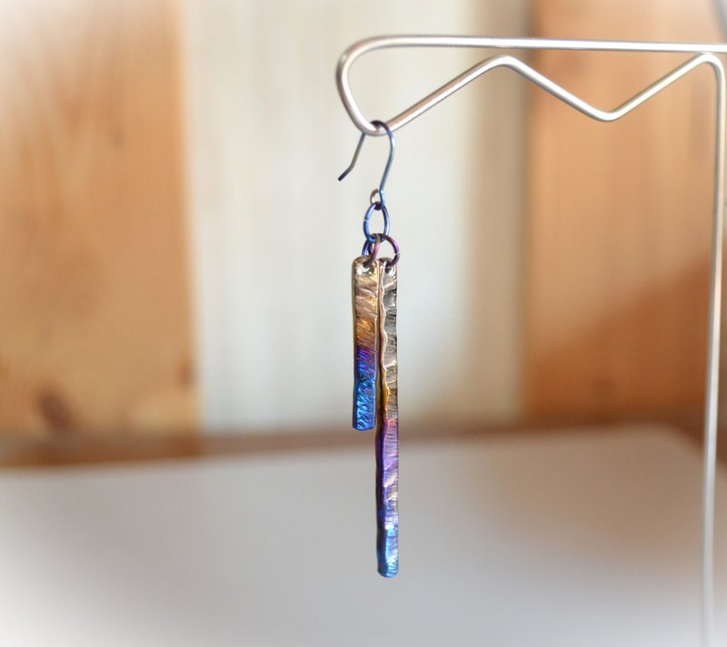 Titanium　pierced earrings・チタンだけで出来たピアス・グラデthree・ツイン・A - 耳環/耳夾/耳骨夾 - 其他金屬 多色