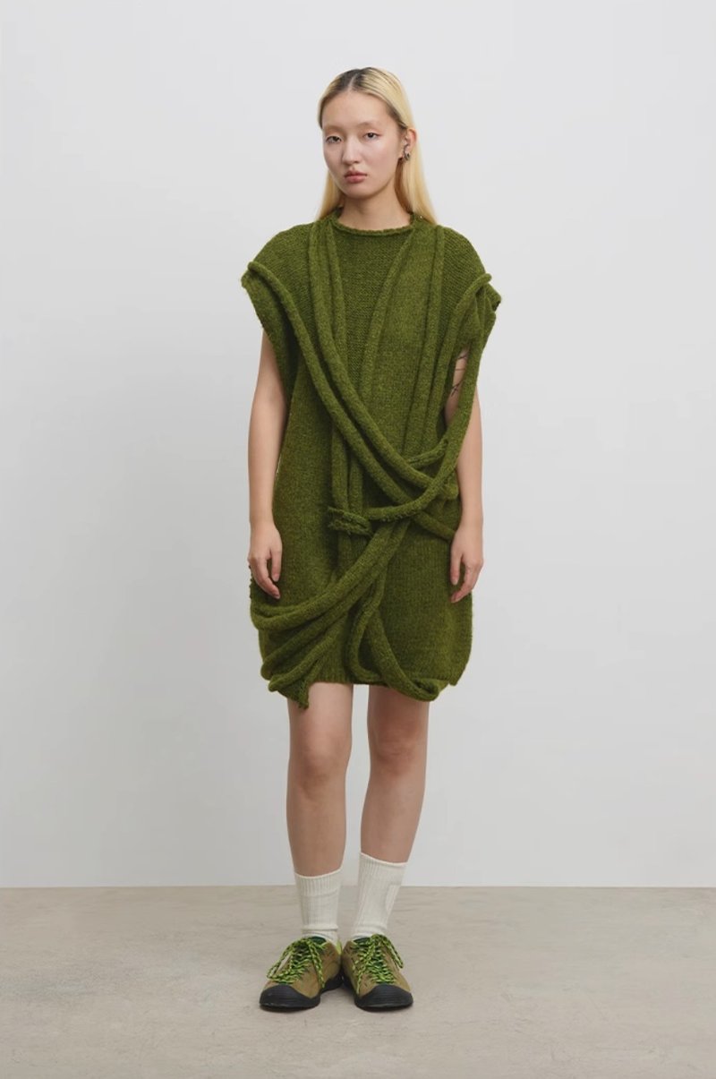 Vine Sweaters 藤蔓纏繞毛衣背心裙 - 女毛衣/針織衫 - 其他材質 綠色