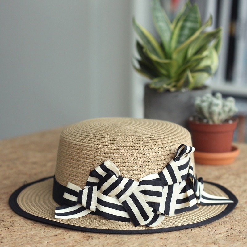 條紋蝴蝶結裝飾平頂草帽 - 帽子 - 其他材質 黑色
