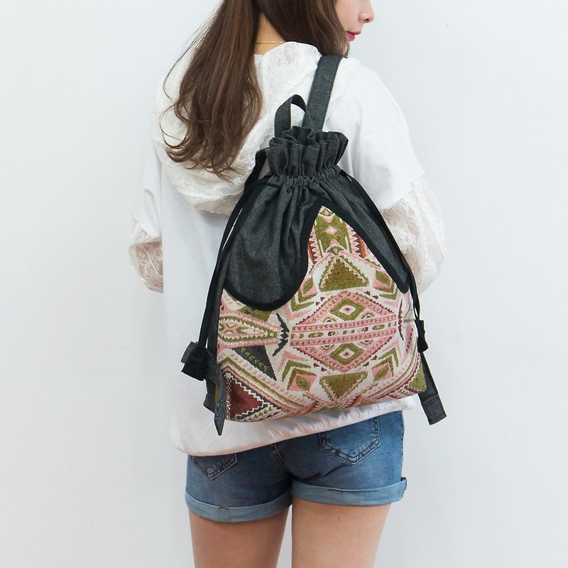 Cute woman Drawstring backpack - 背囊/背包 - 其他材質 多色
