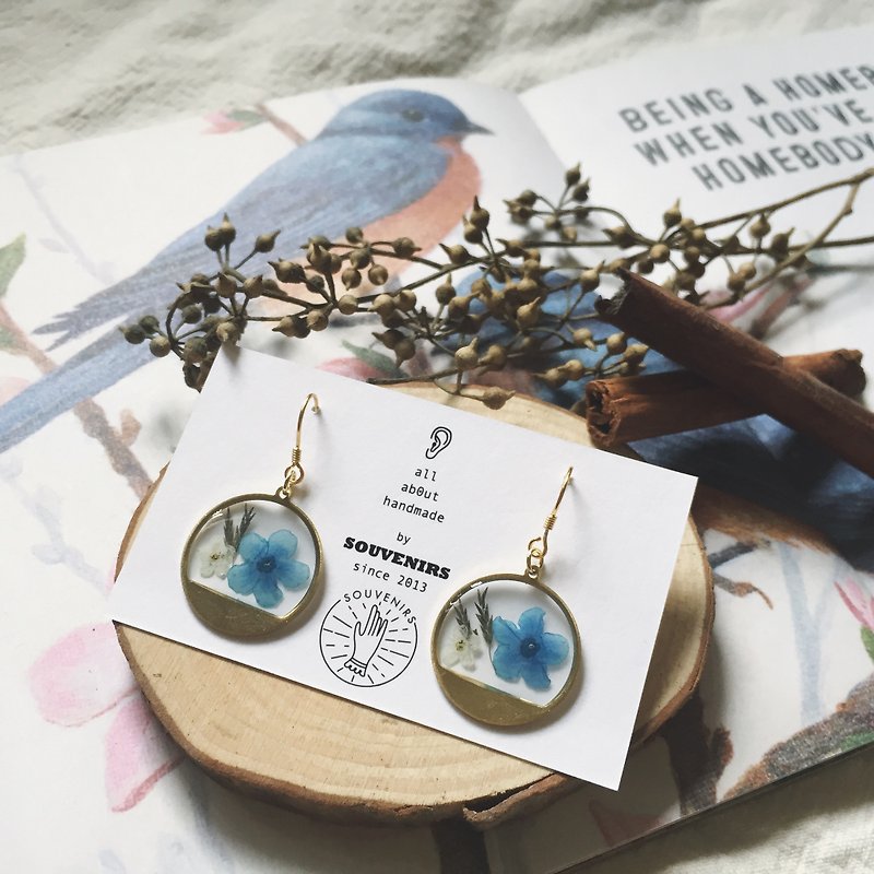 |Souvenirs|Hand-embossed pressed flower blue small fresh 925 gold-plated fresh earrings earrings Clip-On - ต่างหู - พืช/ดอกไม้ สีน้ำเงิน