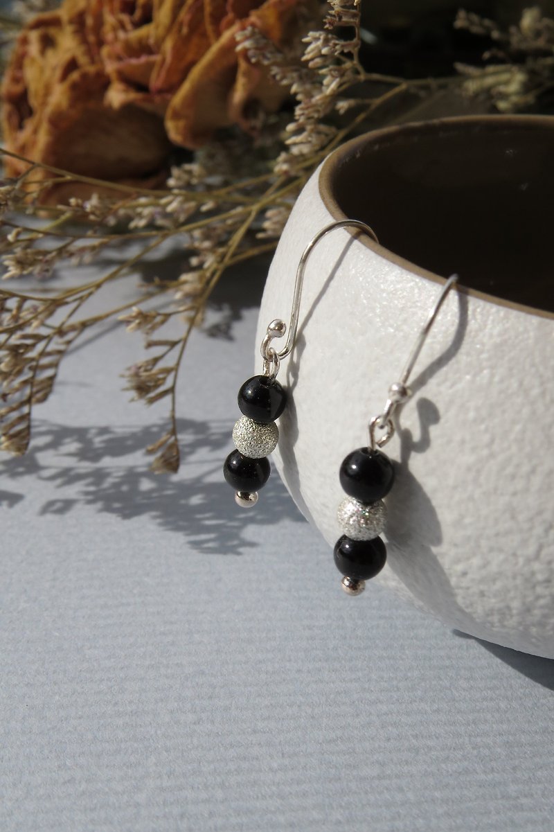 Small fresh series / black agate bright sand earrings / 925 Silver - ต่างหู - โลหะ ขาว