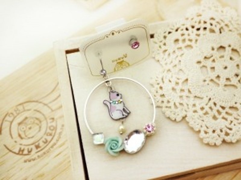§ HUKUROU§ story big circle earrings (white bird / small cat) - Earrings & Clip-ons - Plastic 