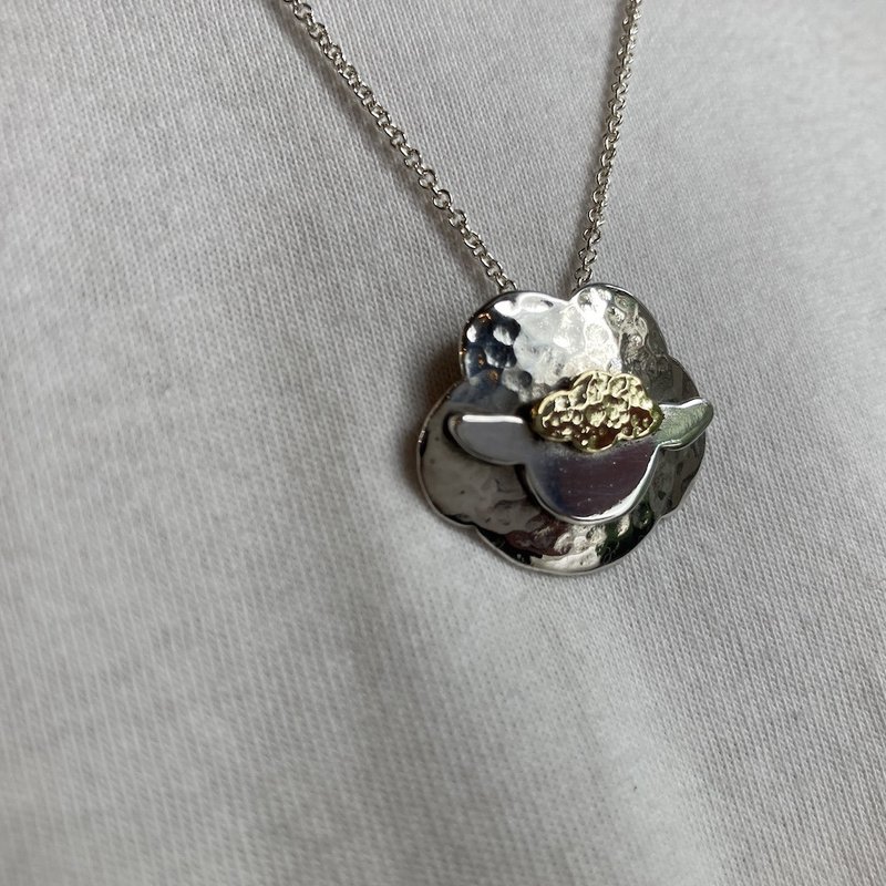 嘻羊羊~純銀十二生肖彌月墜飾項鍊,手作的詩小朋友第一件純銀飾 - 項鍊 - 純銀 