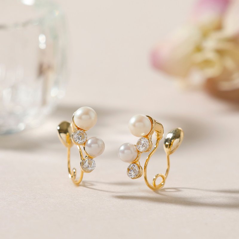 pearl step loop-fit earring CZ　ループフィットイヤリング　パール　キュービックジルコニア - 耳環/耳夾/耳骨夾 - 其他金屬 金色