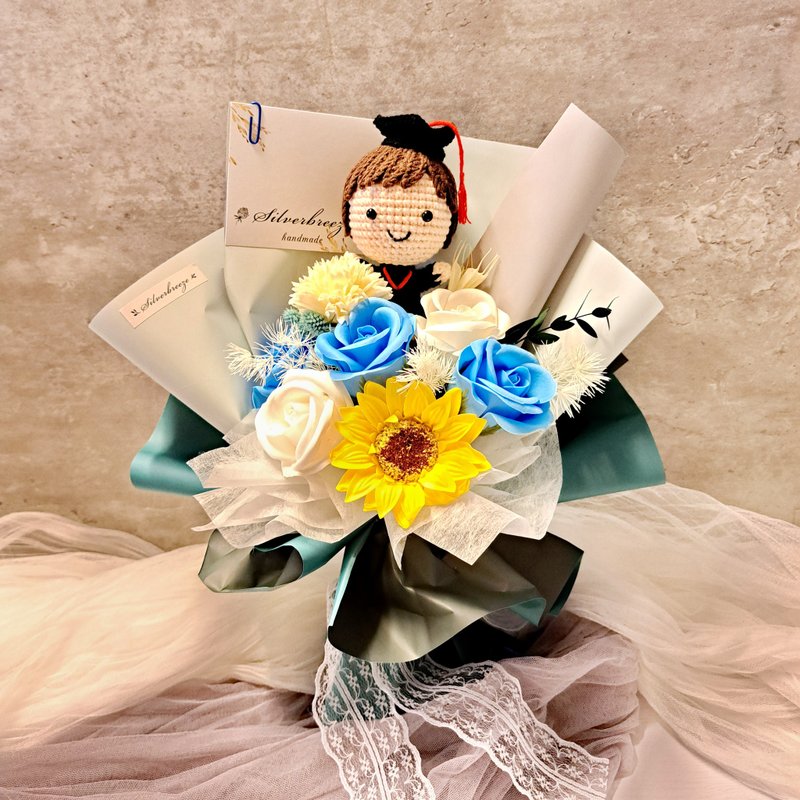 Crochet Graduation Doll Bouquet Graduation Gift Sunflower Bouquet CR010 - ของวางตกแต่ง - เส้นใยสังเคราะห์ สีม่วง