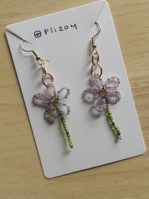 946 ピンクパープルビーズのフラワーピアス 花ピアス、ガラスビーズ、ハンドメイド、パステルパープル