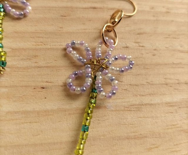 花ピアス、ガラスビーズ、ハンドメイド、パステルパープル