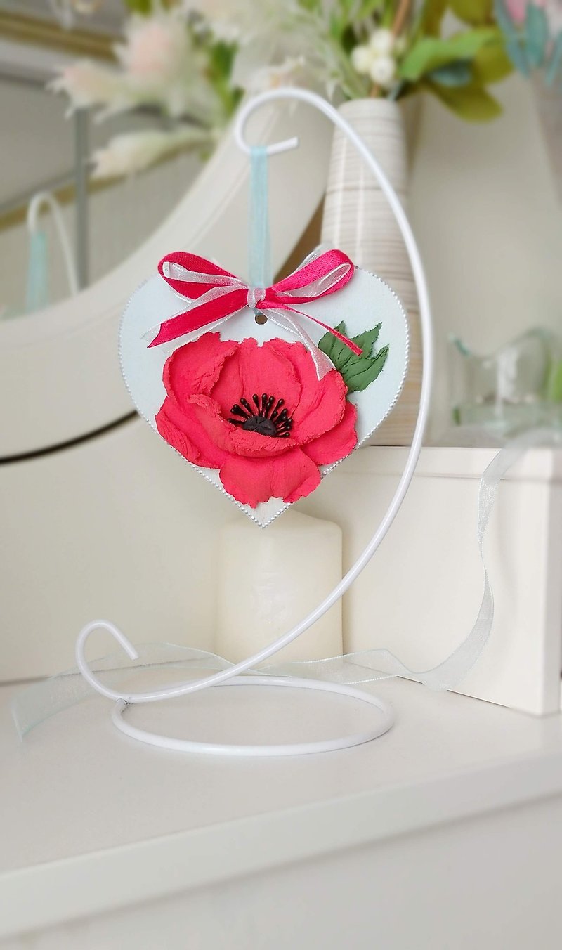 罌粟花 Hanging heart with poppy on metal stand Floral table decor Mother gift - อื่นๆ - ไม้ สีแดง