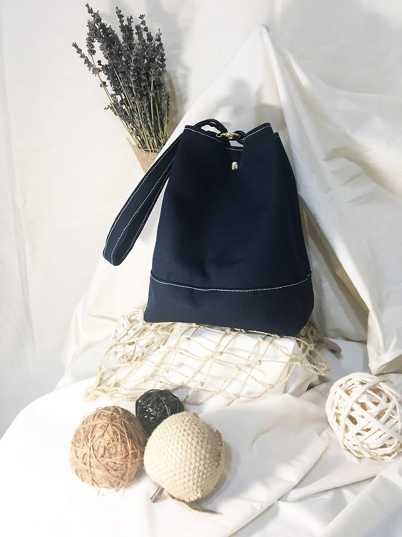 Hobo series - minimalist canvas bag - navy - กระเป๋าถือ - ผ้าฝ้าย/ผ้าลินิน สีน้ำเงิน