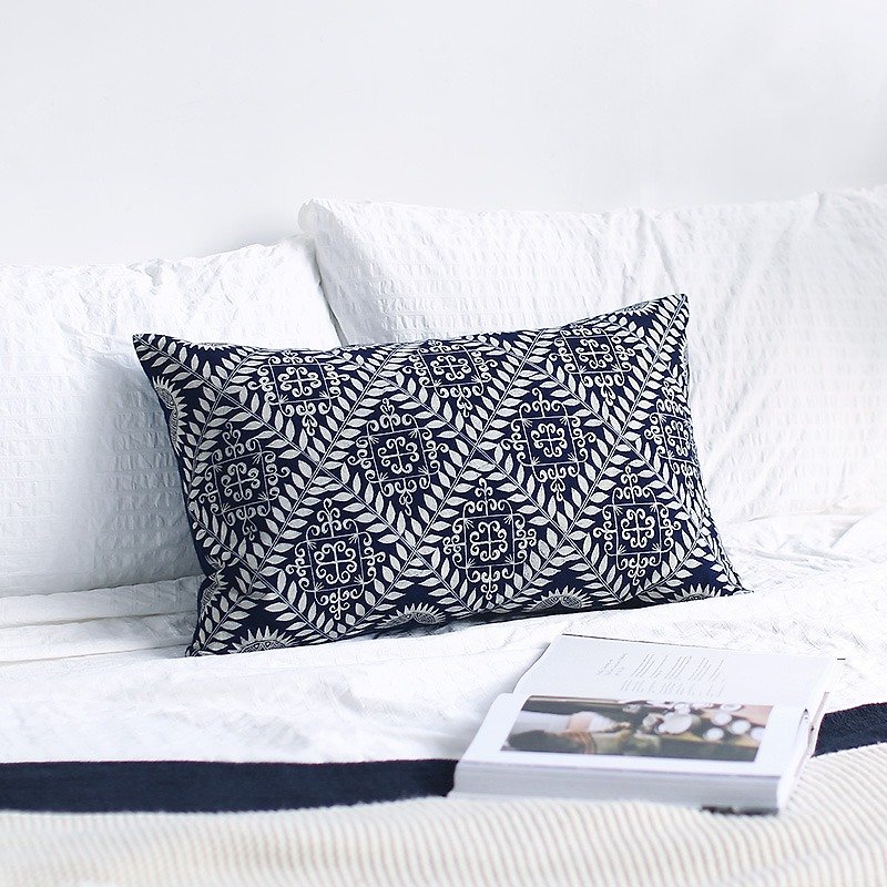 葳 蕤 batik cotton handmade ethnic vintage fresh original Nordic new Chinese design pillow pillow cushion (including core) Christmas gift / exchange gifts - Pillows & Cushions - Cotton & Hemp Blue