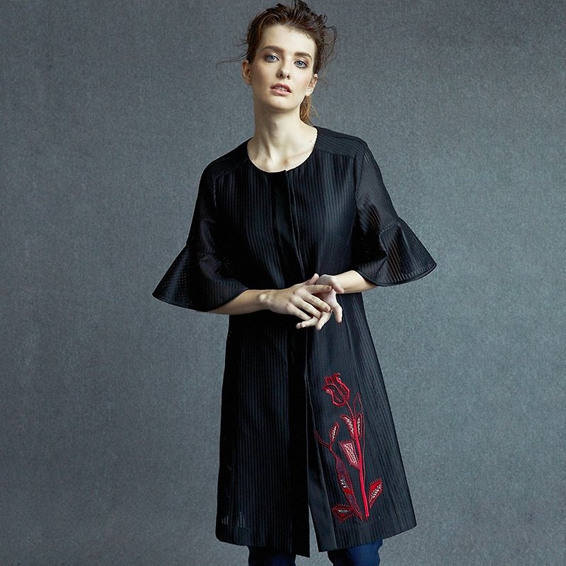 條紋壓光刺繡荷葉袖外套 - 女大衣/外套 - 聚酯纖維 黑色