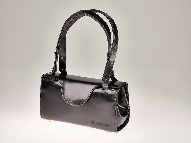 Black vegetable-tanned leather box bag - 側背包/斜孭袋 - 真皮 黑色